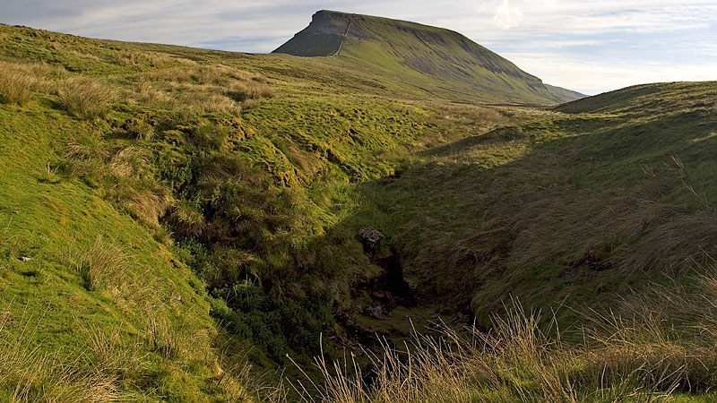 Shake hole and Pen-y-ghent