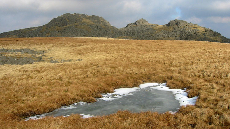 Frozen tarn & the Buck Barrow tops