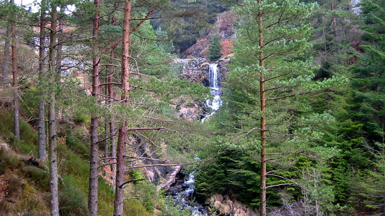 Approaching the fall below Llyn y Parc