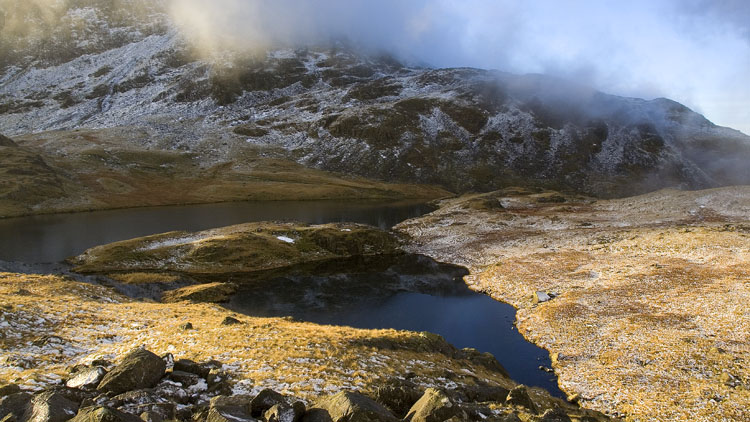 Sprinkling Tarn & mist on Great End
