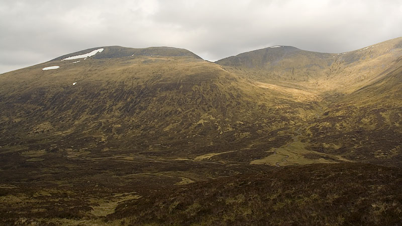 Beinn Eibhinn & Aonach Beag from Bealach Cumhann Beinn Eibhinn & Aonach Beag from Bealach Cumhann