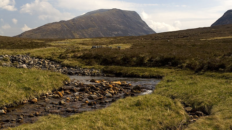 View back over the Allt Gualainn a' Charra Mhoir to Beinn a' Chlachair View back over the Allt Gualainn a' Charra Mhoir to Beinn a' Chlachair