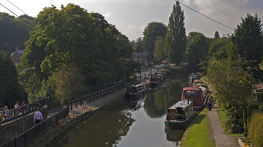 Canal from the road bridge in Lymm