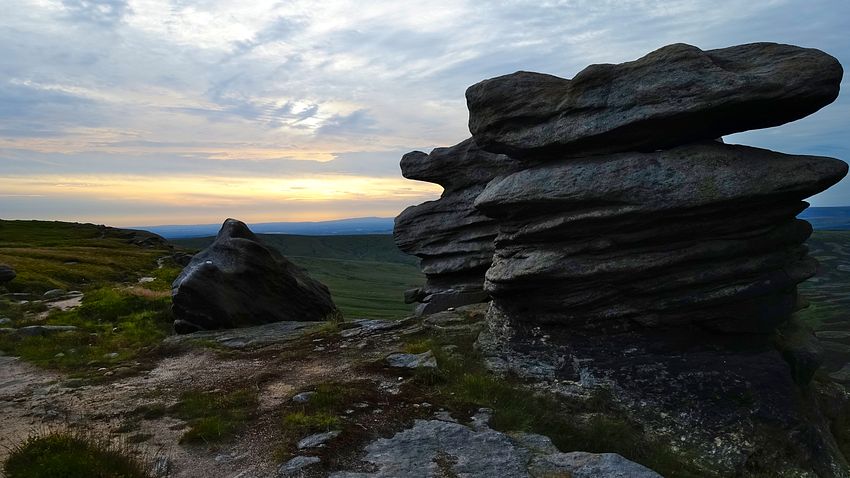 Rock formations on Ashop Edge