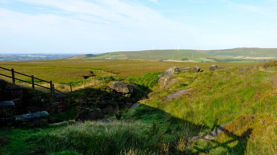 Start of westward path from Warland reservoir